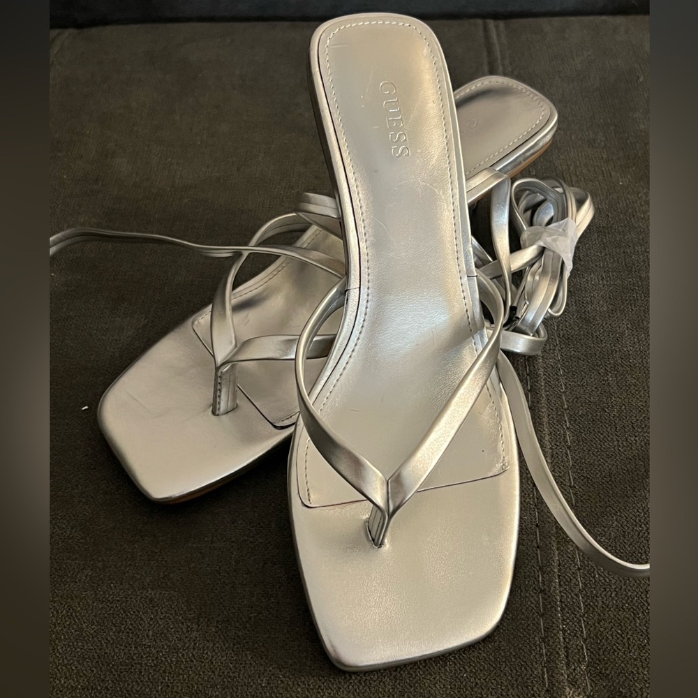 Darias dress sandal from GUESS silver